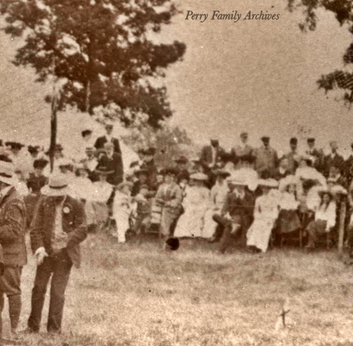 DW Village Women - Fashion - Hats and Costumes - Early 1900s